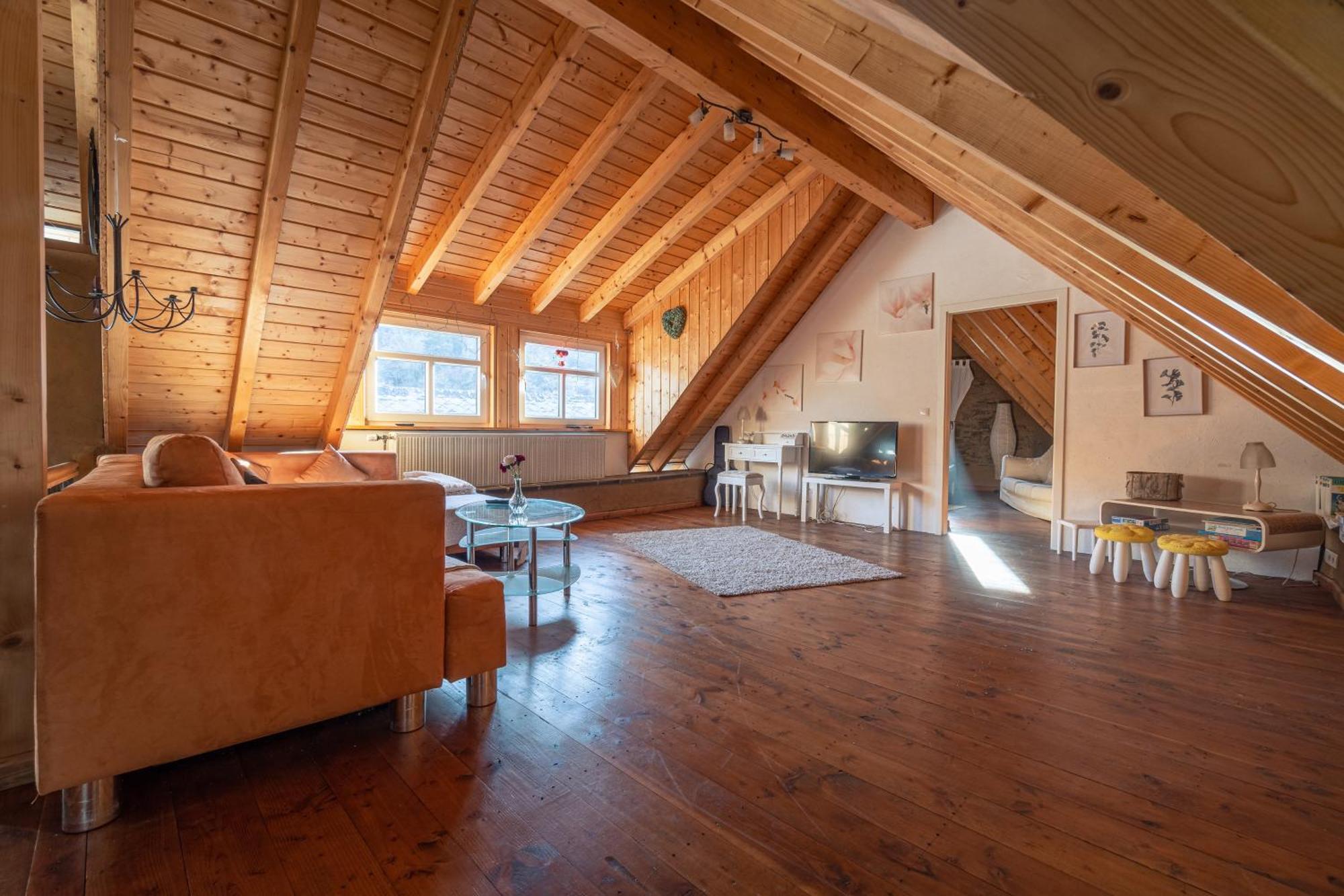 Historisches Ferienhaus "Zur Linde" Hausten Екстериор снимка